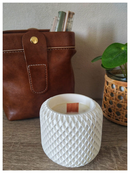 Vela aroma melocotón en cuenco de yeso y mecha de madera «Trama de calma» [Refugio Interior]