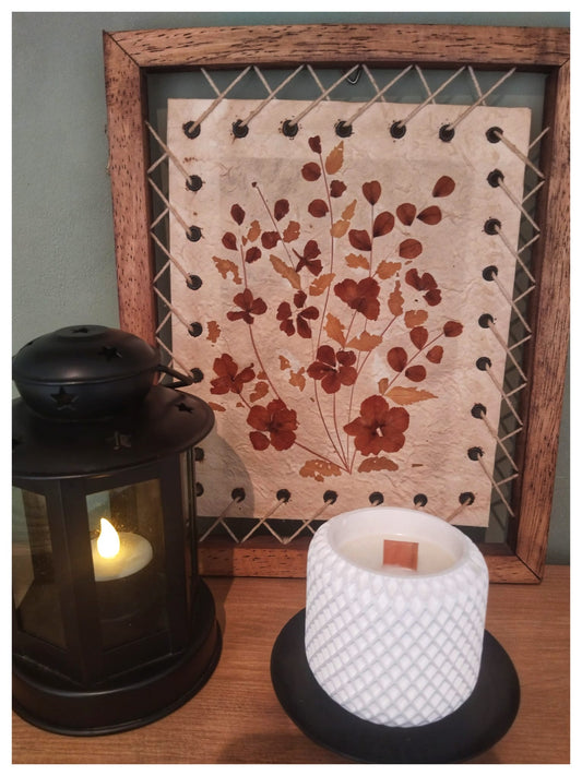 Vela aroma melocotón en cuenco de yeso y mecha de madera «Trama de calma» [Refugio Interior]