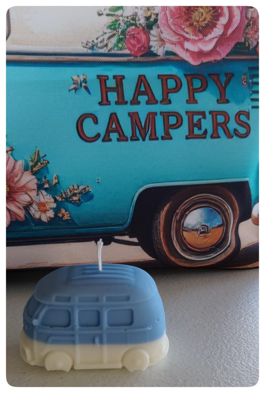 [Rutas de libertad] Campers color azul y blanco «Rumbo libre»