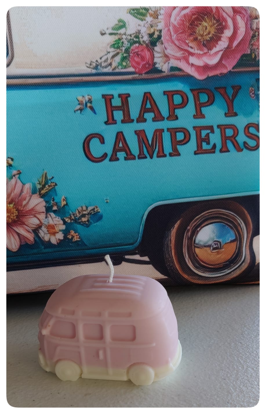 [Rutas de libertad] Campers color rosa y blanco «Rumbo libre»