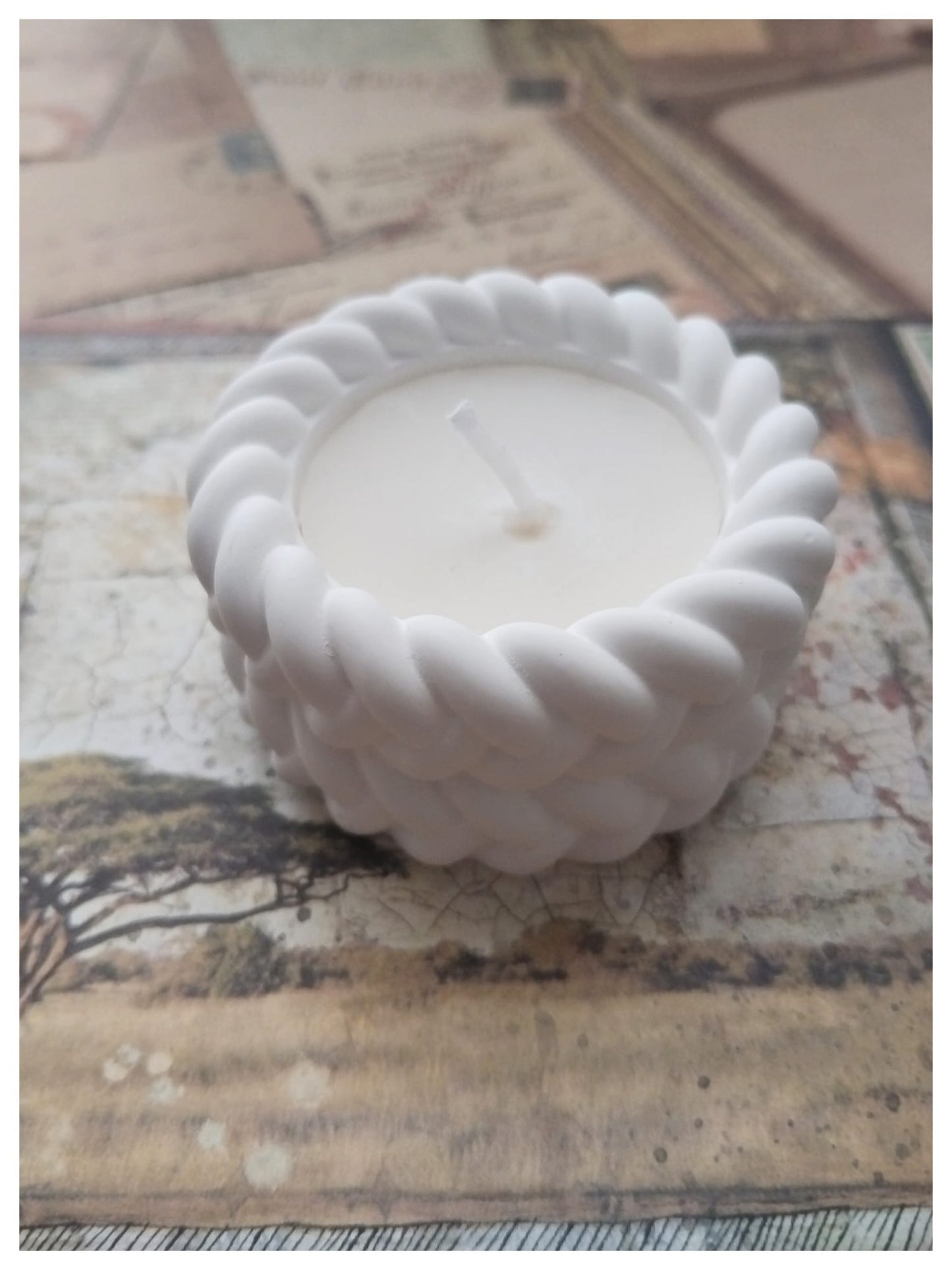 Vela aroma castaña en cuenco pequeño de yeso  trenzado «Nido de calma» [Refugio Interior]