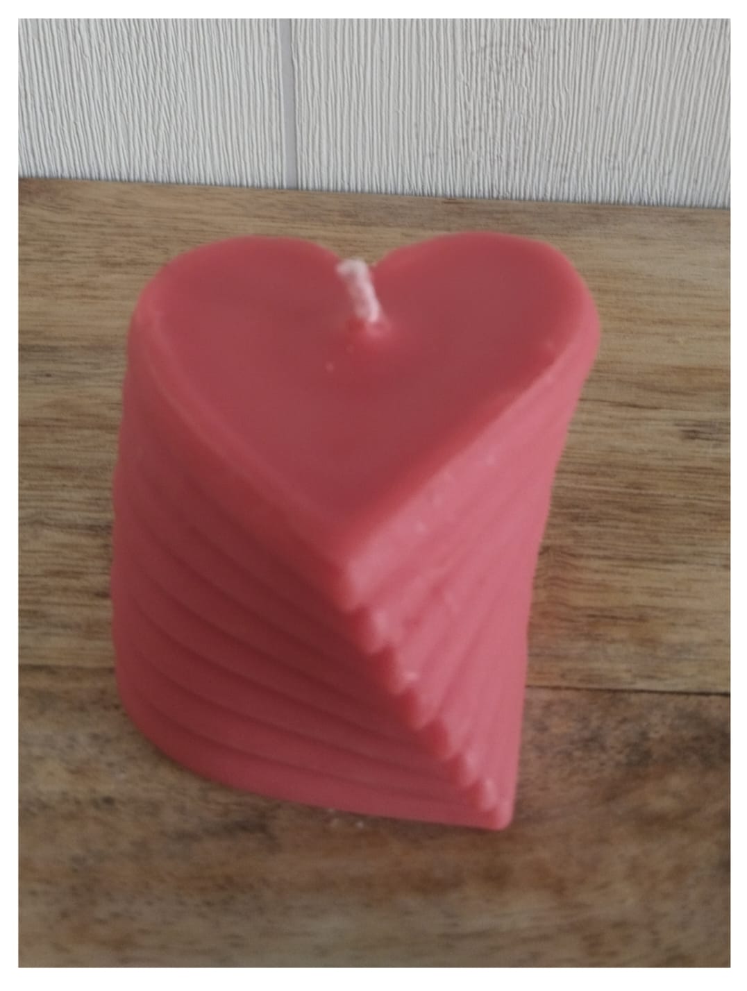 [Latidos de Cera] Vela roja «Corazones en cascada»