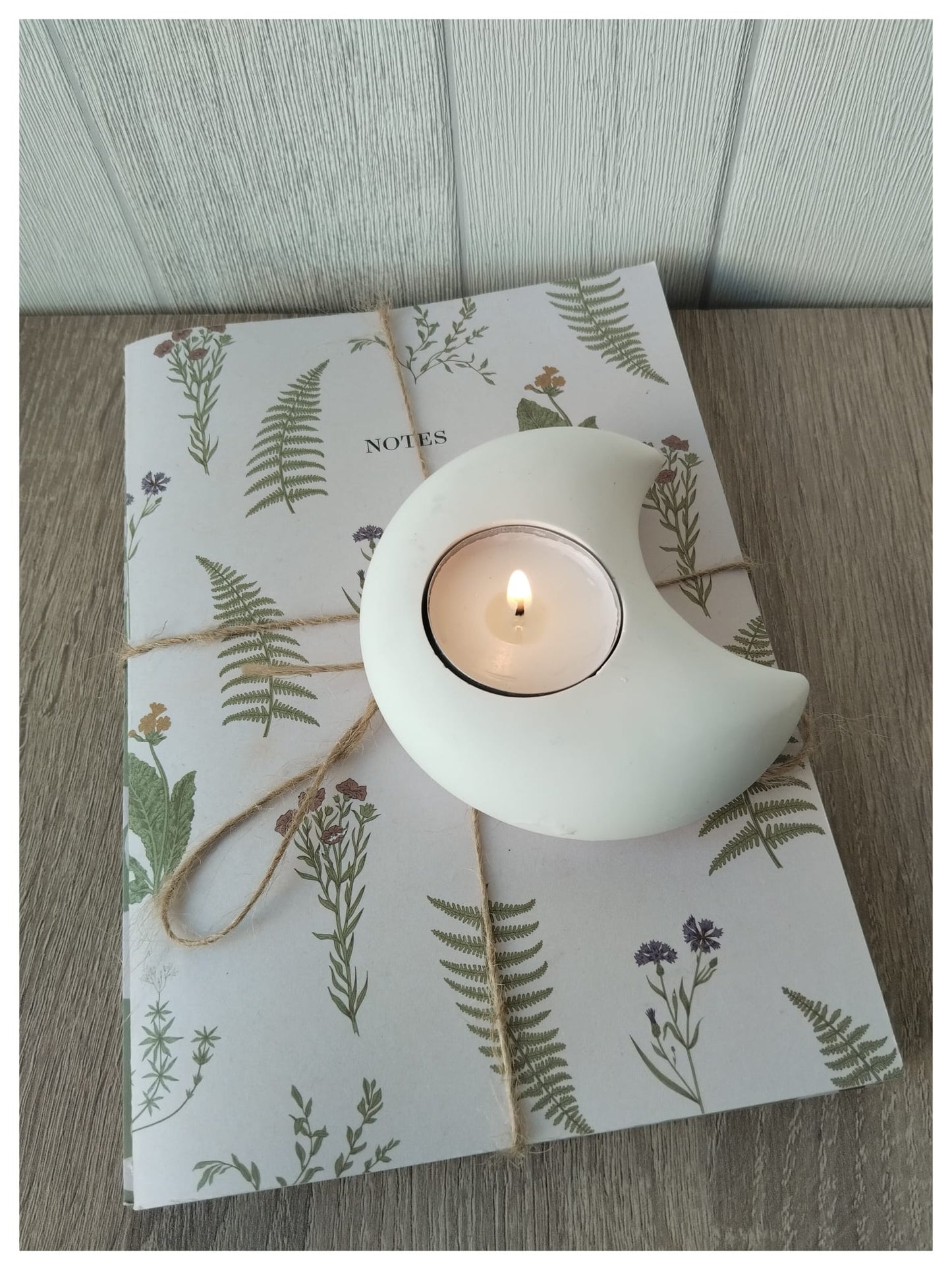 Luna de yeso «Calma creciente» [Refugio Interior]